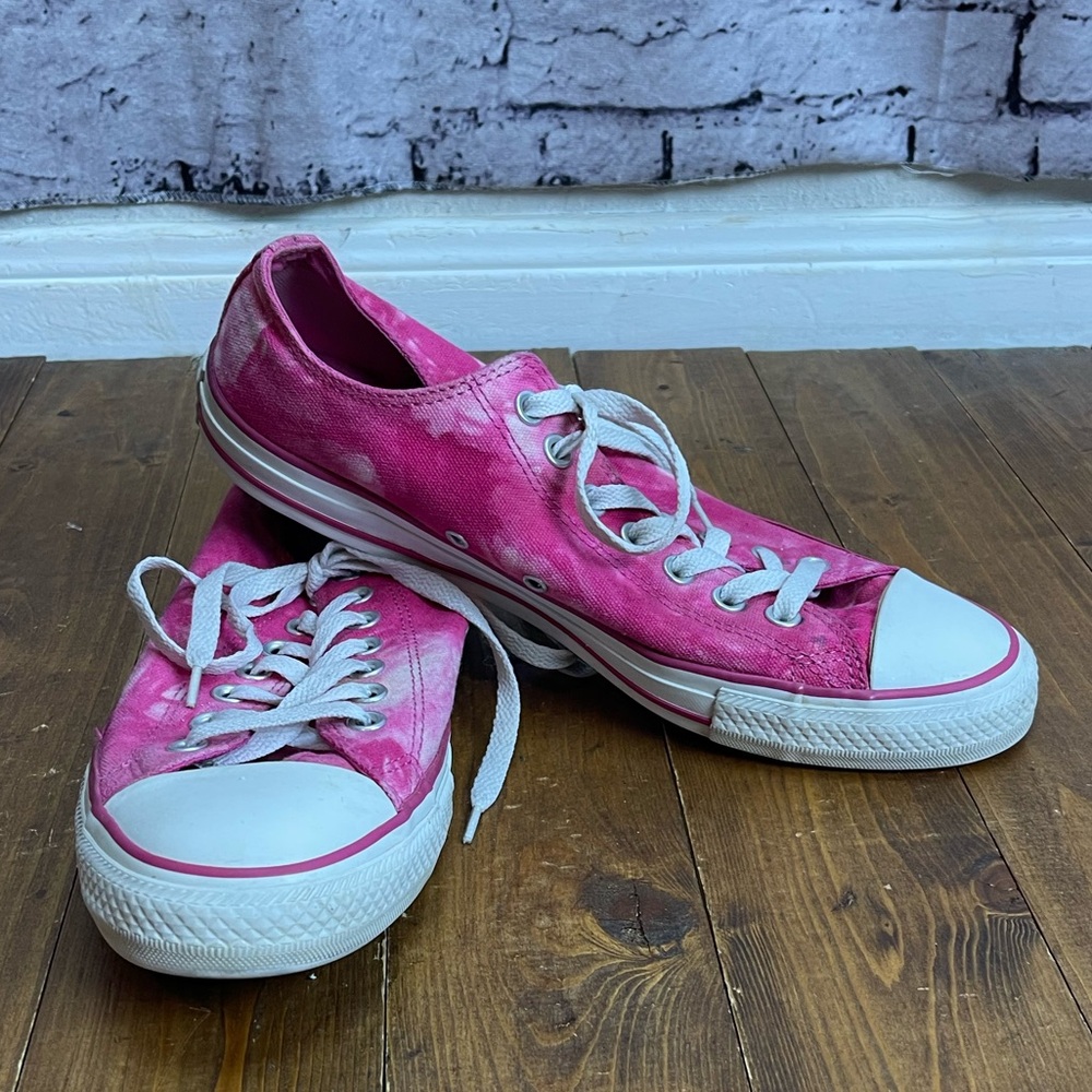 Converse pink tie dye low top shoes men’s size 9, women’s size 11